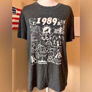 1989 Taylor Swift Graphic Gray Women's Short Sleeve Tee